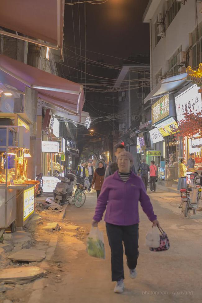 最新款M5，小巷美食探险之旅的隐藏宝藏