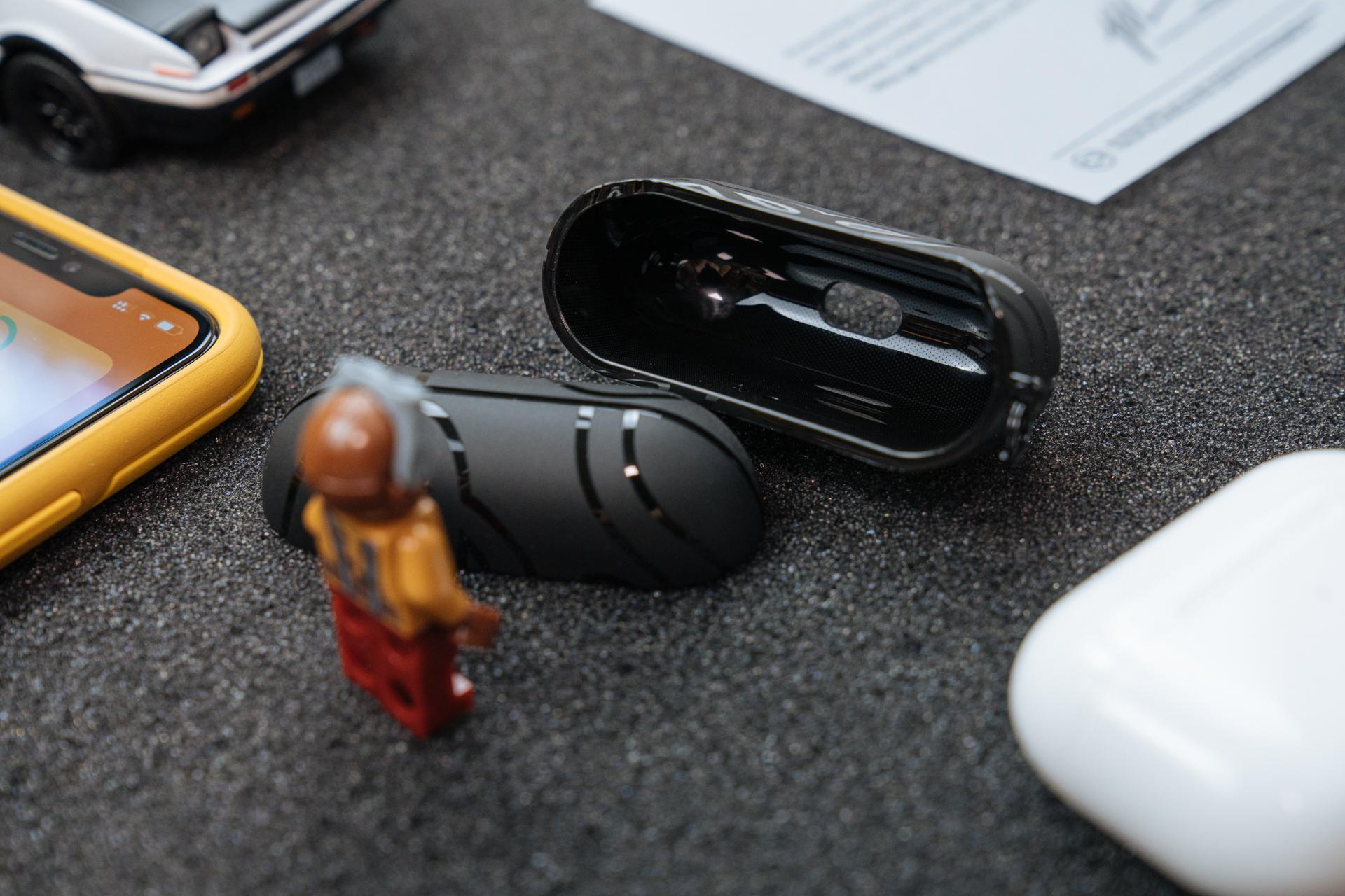 科技与时尚交汇，苹果最新款耳机壳完美融合创新设计