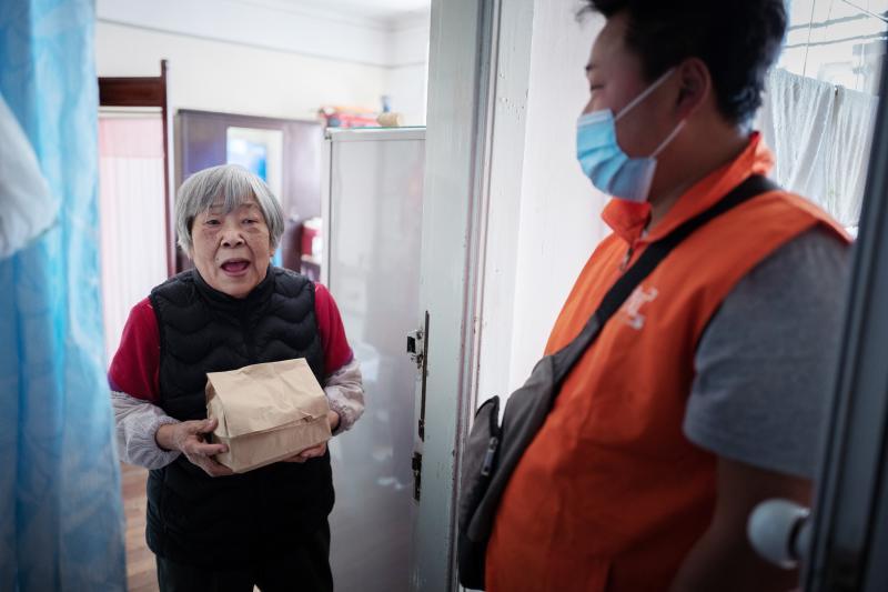 美国最新疫情动态与巷弄深处的独特风情