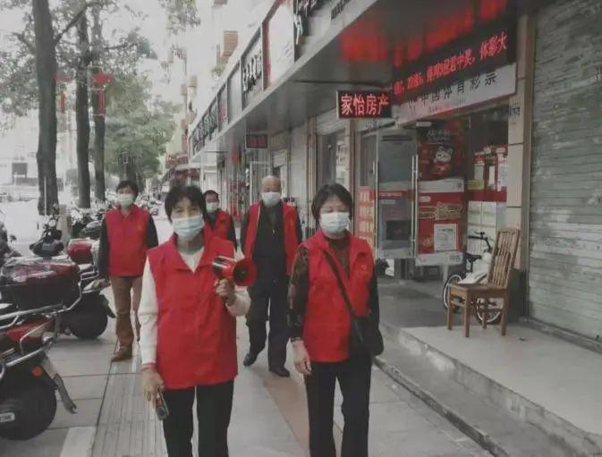 美国最新疫情动态与巷弄深处的独特风情