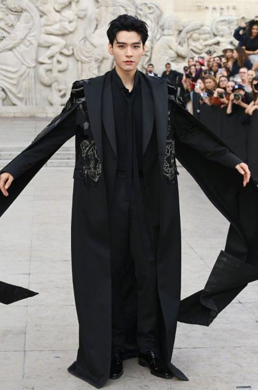 王一博最新爆料,变化中的学习之路与自信的力量展现