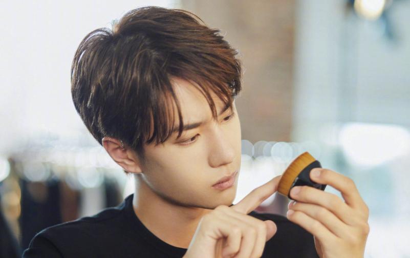 王一博最新爆料,变化中的学习之路与自信的力量展现