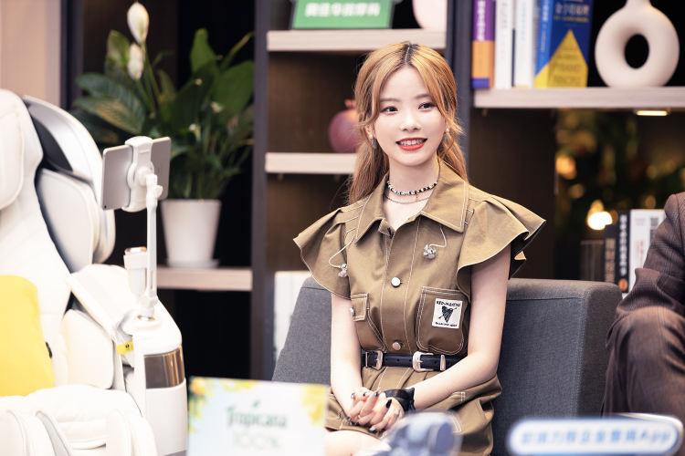 音乐新星陈卓璇的成长之路与瞩目之处,创造营最新动态揭秘陈卓璇的最新风采。