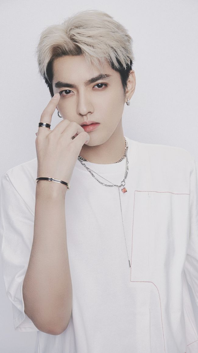 吴亦凡郑爽,变化的力量与自信成就之旅的最新视频揭秘