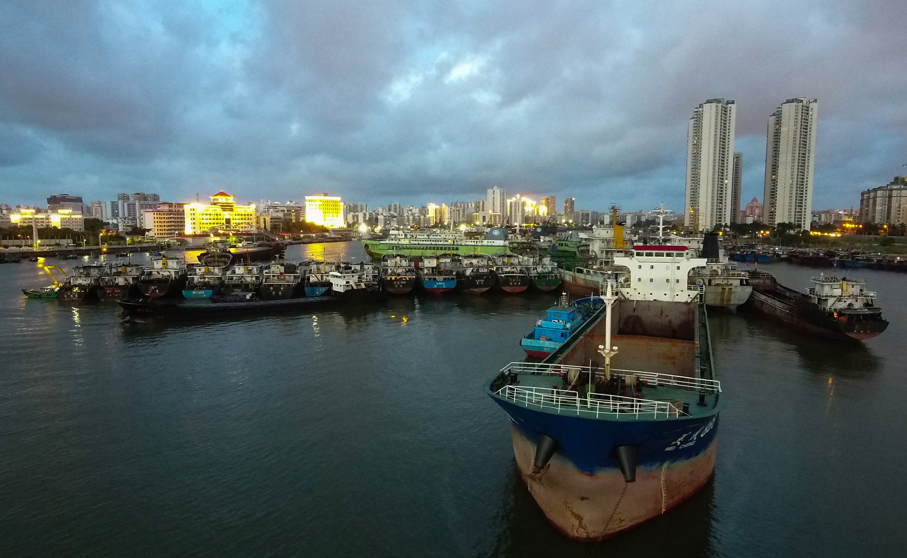 海南省最新台风动态，一场自然探索之旅的别样体验
