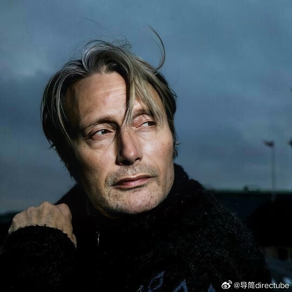 麦斯米科尔森最新动态,魅力依旧不减当年!🌟