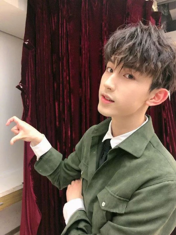 郭俊辰最新动态,力量中的蜕变,自信成就旅程的印记