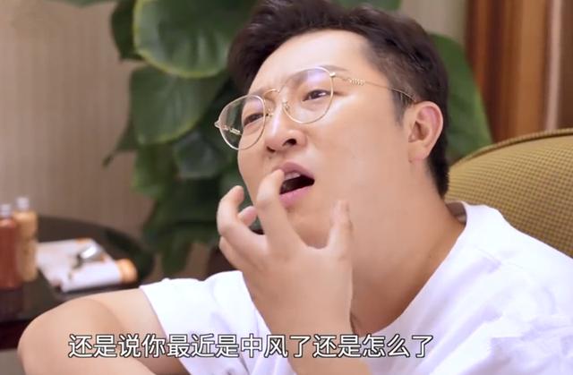 秦霄贤最新穿搭风格亮相