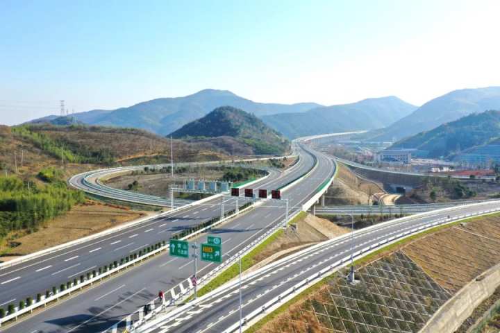 绕城西复线最新动态，一段温馨旅程的启程故事
