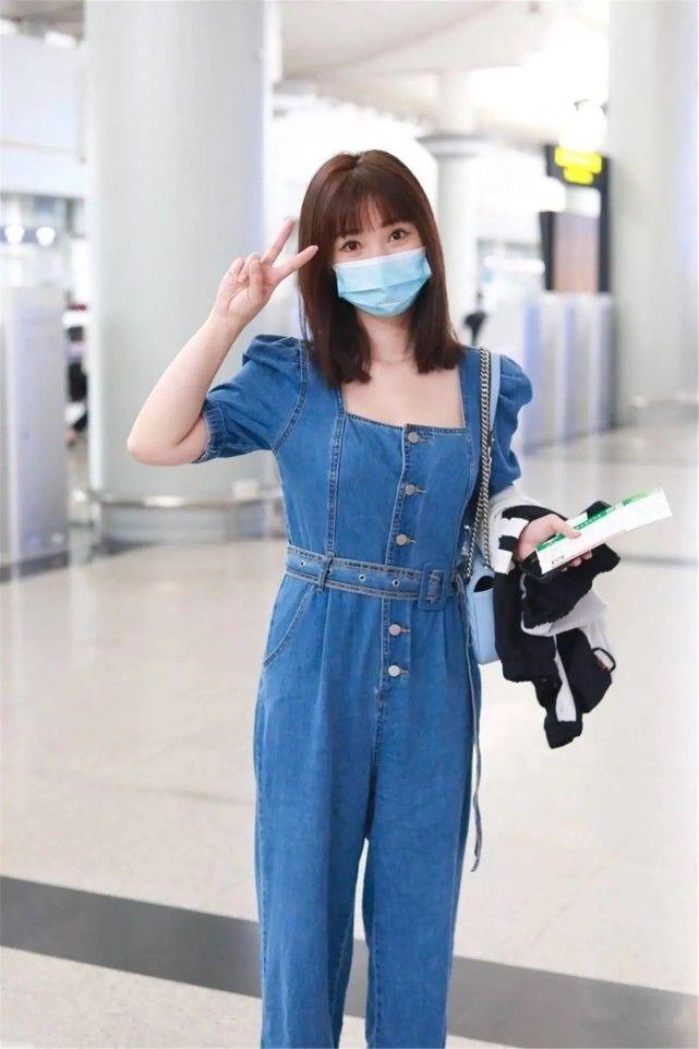 新款花裤引领时尚潮流,打造独特新态度