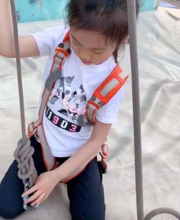 悬崖攀岩比赛,挑战自我,攀岩成就无限可能!