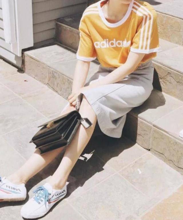 最新小白鞋选购、搭配与保养全攻略,一站式指南助你轻松驾驭时尚潮流之选