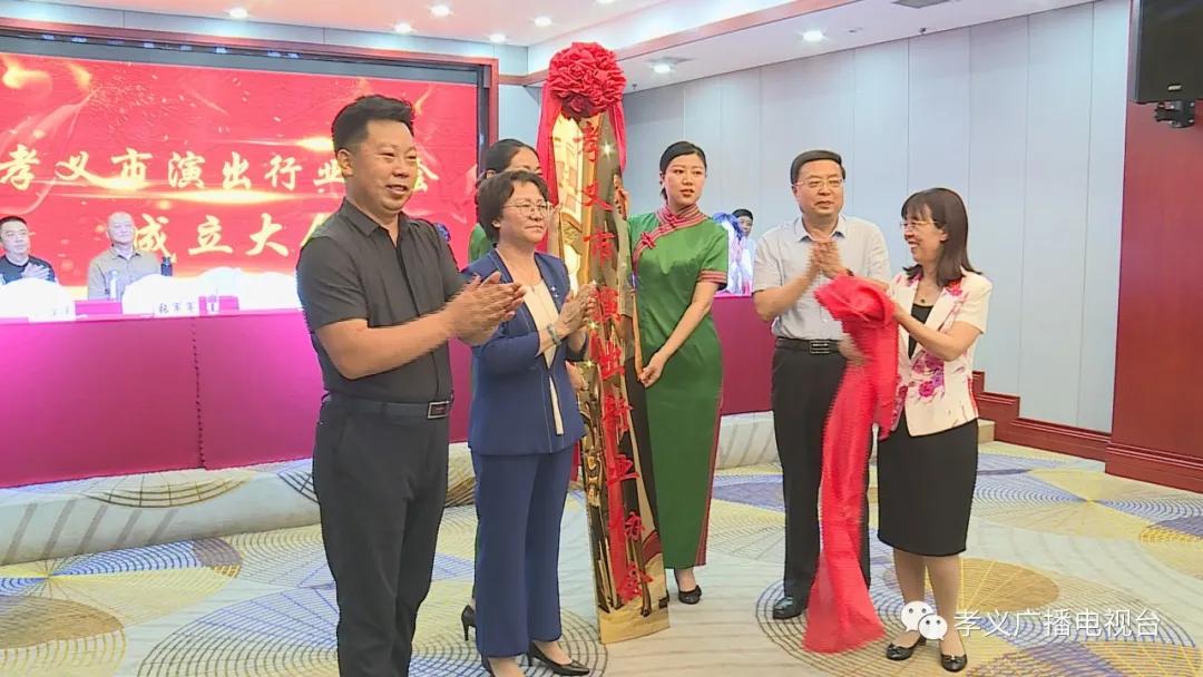 旗袍最新款,爱的纽带与时尚温馨的旗袍风尚