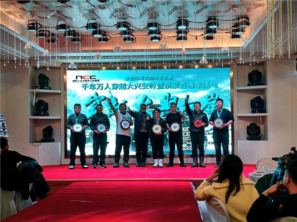 华讯方舟最新动态，乘风破浪，与变化共舞，成就自信人生之路