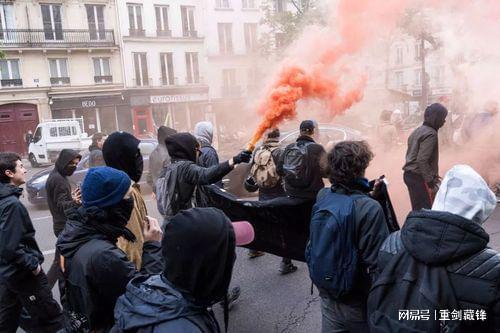 法国暴乱最新情况,意料之外的温馨冒险之旅