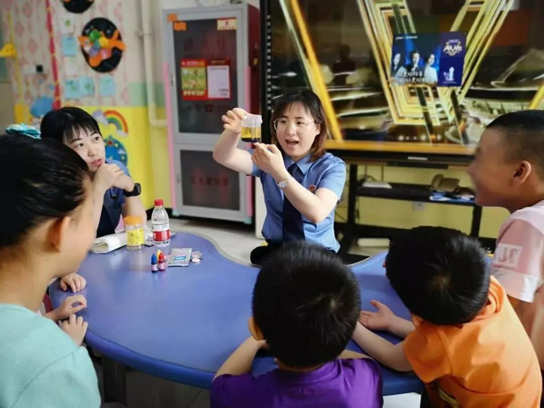 阳光下的温暖日常,一场趣味横生的独特经历作文(最新范文)