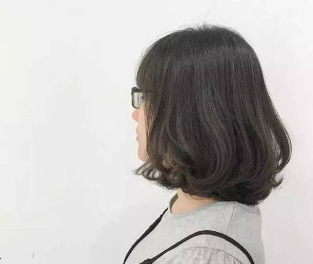 最新短发型图片女,发型背后的温馨故事与时尚风采