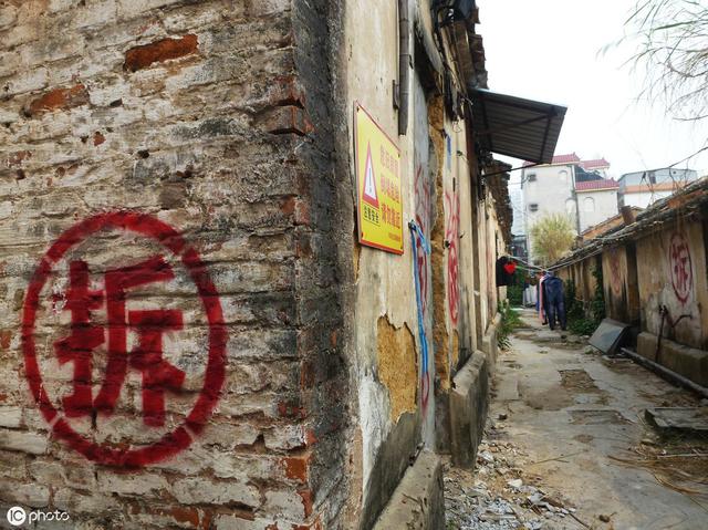 最新强拆规定与小巷风情小店的生存现状