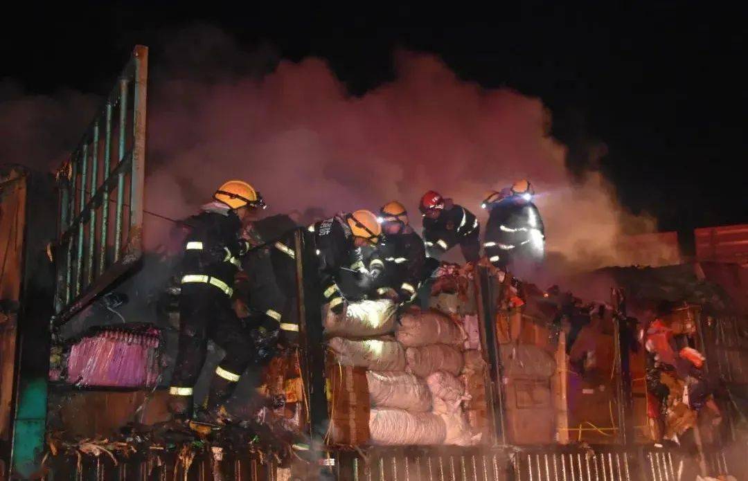 济南大火最新动态,力量背后的变化引发自信与成就感热议