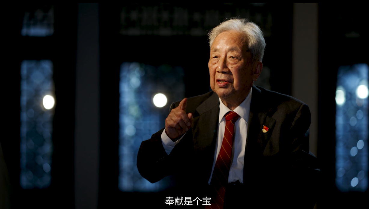 汤兰兰励志故事，点燃希望之光，塑造自信人生新篇章