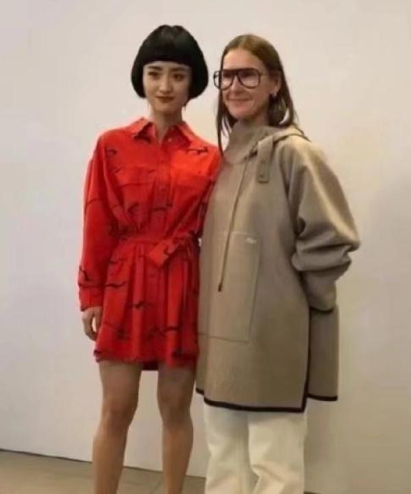 沈月最新发型及其背后的温馨故事揭秘