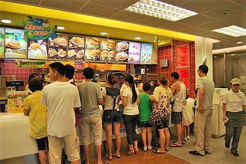 易烊千玺与麦当劳,快餐背后的励志人生故事