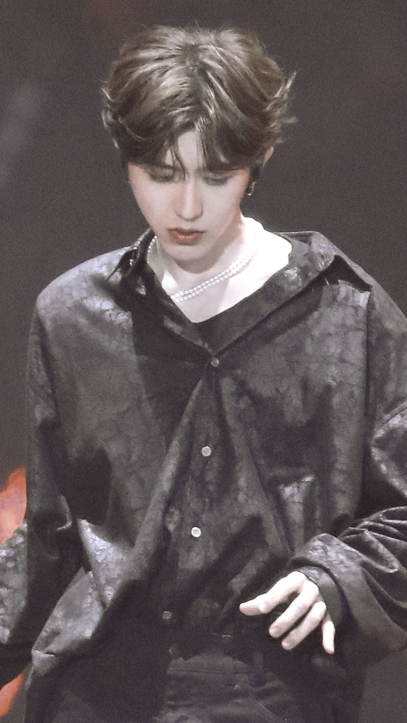 蔡徐坤最新舞台壁纸,获取与应用详细步骤指南