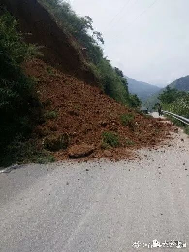 四川暴雨灾情下的温馨日常故事