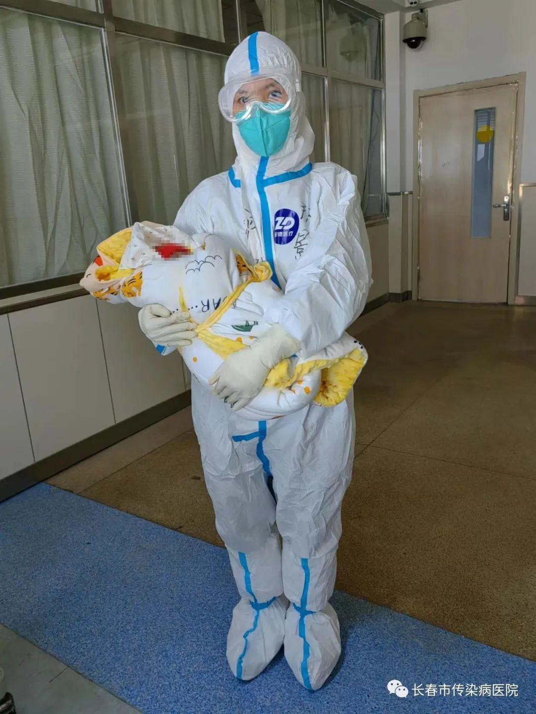 最新世界新冠肺炎数据及其背后的暖心故事