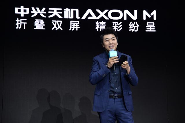 今年最新款的折叠手机,今年最新款的折叠手机📱,让你轻松拥有大屏体验!