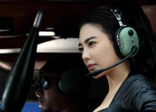 张雨绮与辛巴最新视频,话题女王与直播明星联手呈现热议不断的内容