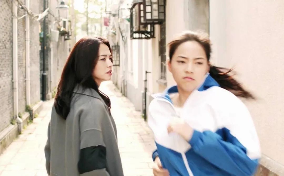 亿万宠婚老婆你好甜最新——小巷中的甜蜜秘境