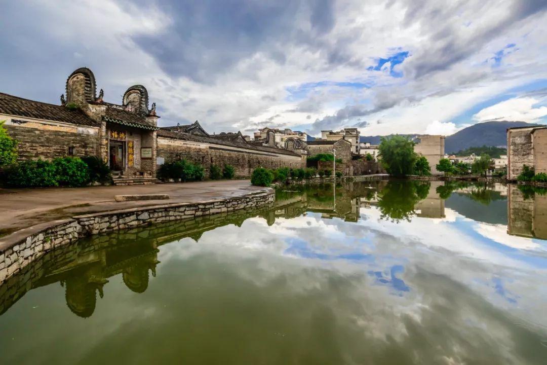 中国疫情最新数据与美景治愈之旅的双重关注