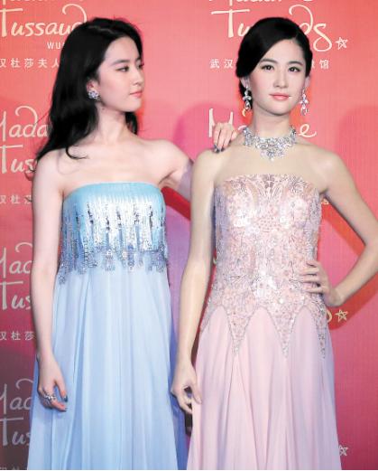 从模仿到超越,蜡像明星的自信塑造与励志之旅