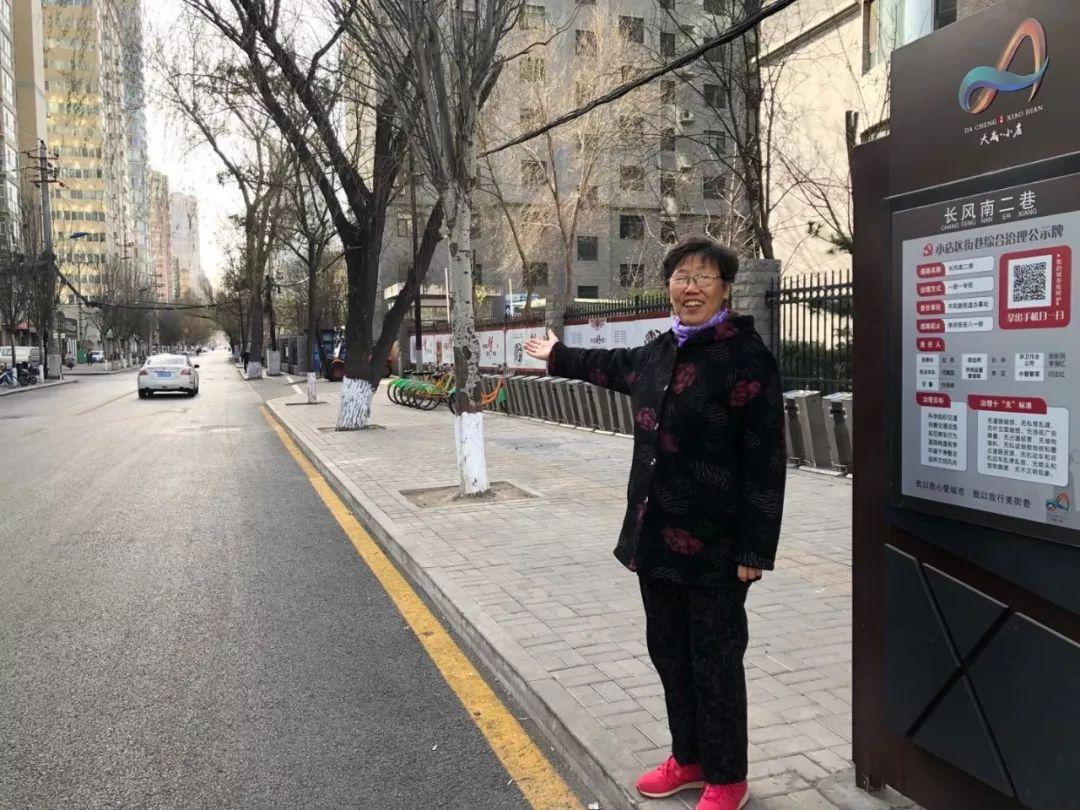 卡通动漫男生小巷探秘特色小店