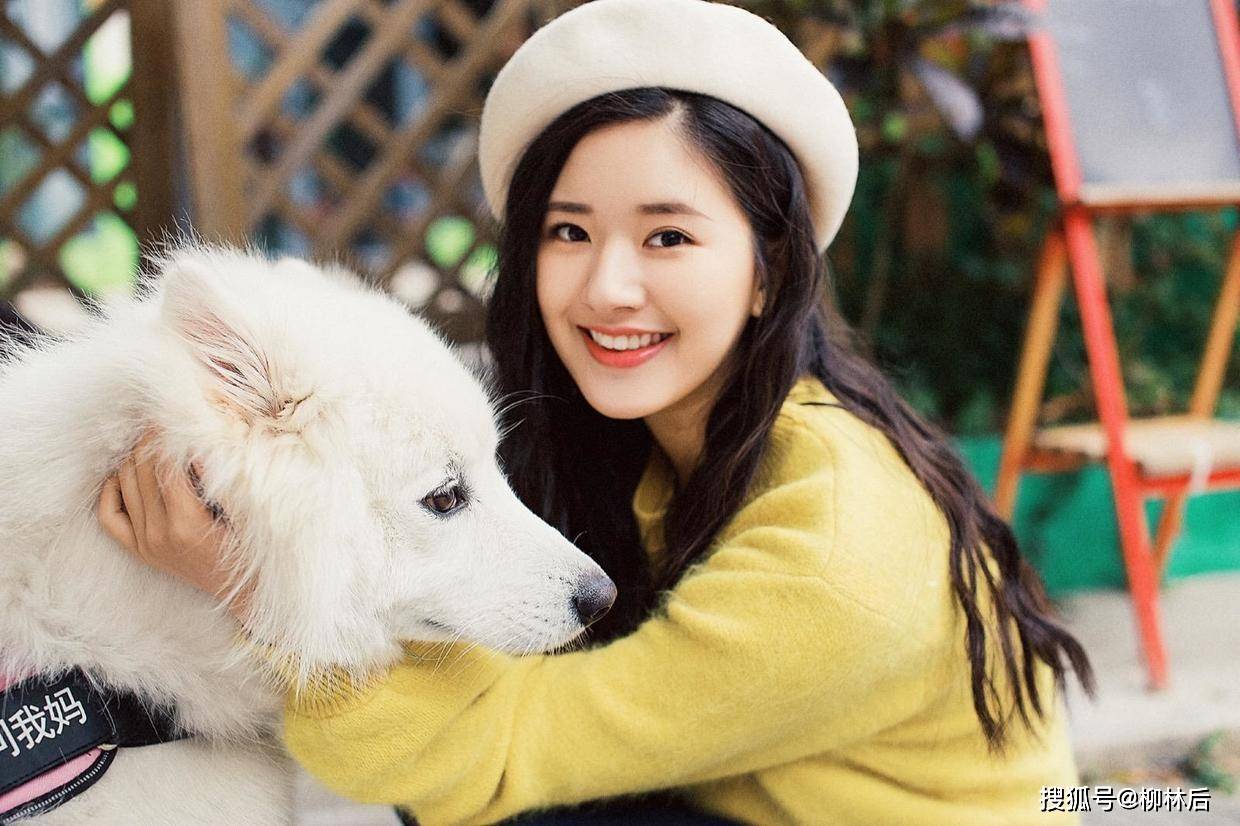 演员小爱与自然美景的浪漫邂逅之旅