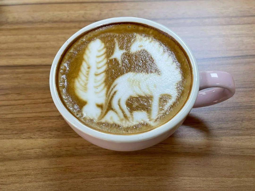 摩卡上市,咖啡爱好者的温馨故事,小杨与朋友们的美好时刻