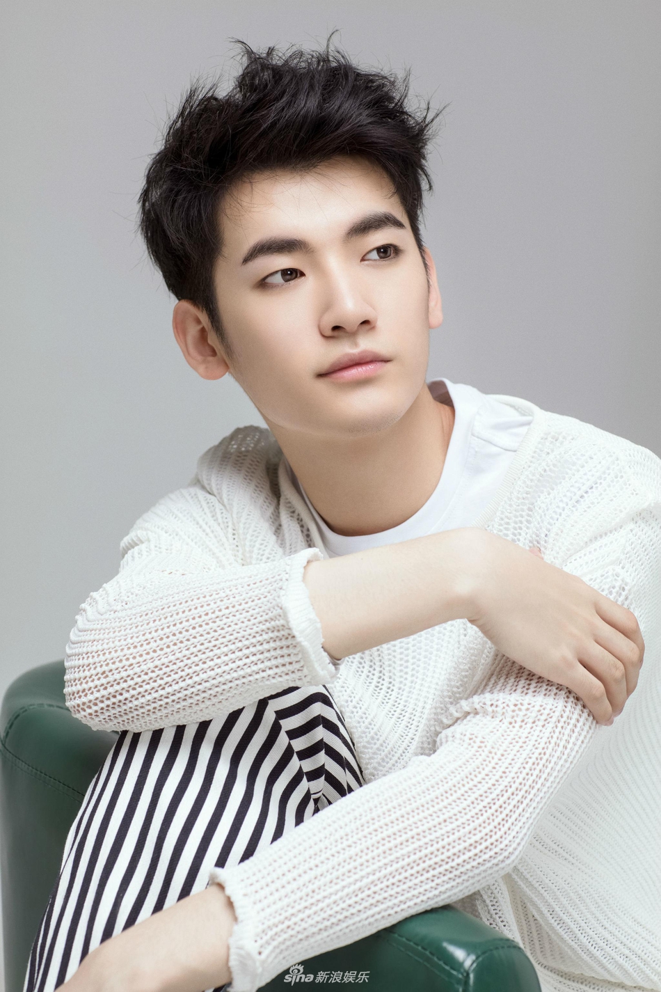 古朗基演员的温馨日常风采展示