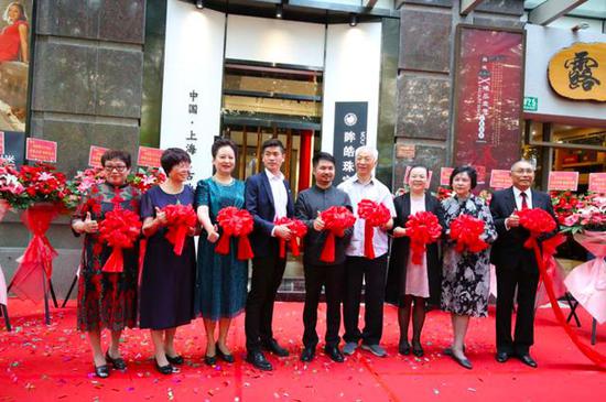 浦曌集团上市,小巷深处的商业传奇崛起