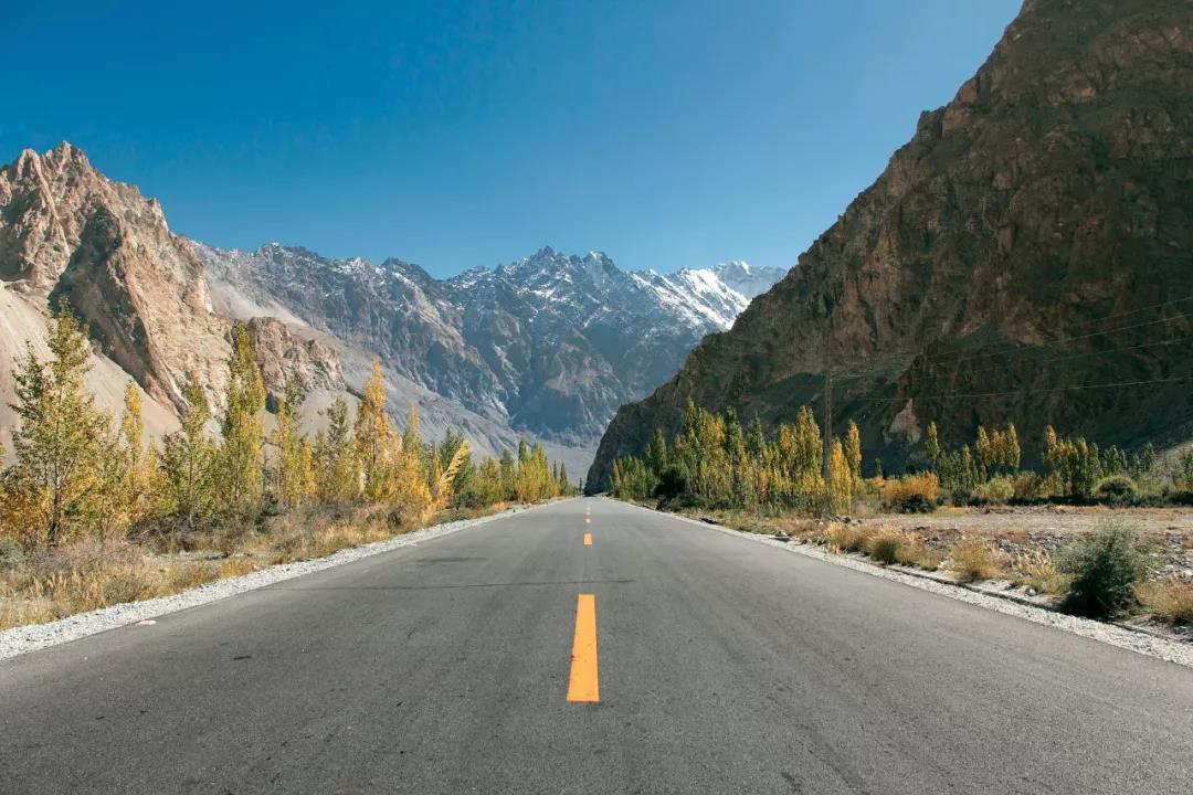 奔驰大G最新款,家庭之旅与友情的纽带之选