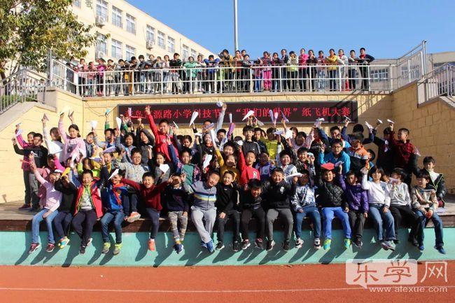 最新科技新闻与家庭小趣事的交融报道