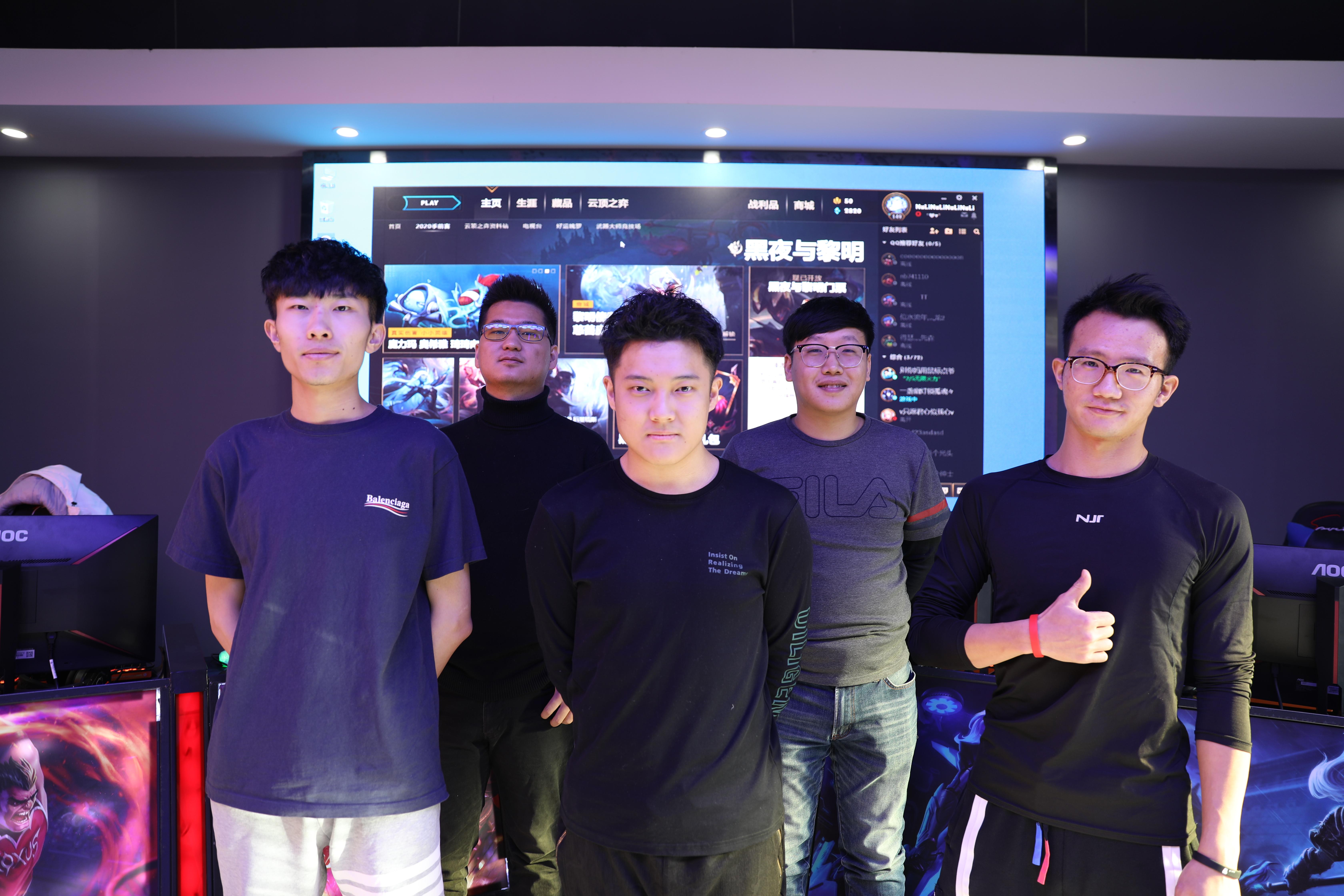 最新科技新闻与家庭小趣事的交融报道