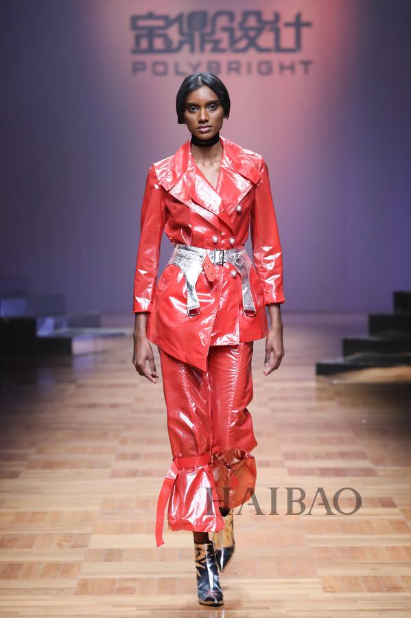 女士风衣最新款,科技与时尚的完美融合风采