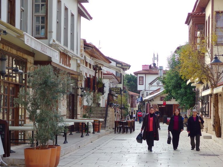 俄日最新动态,小巷深处的独特风情——探秘隐藏版特色小店