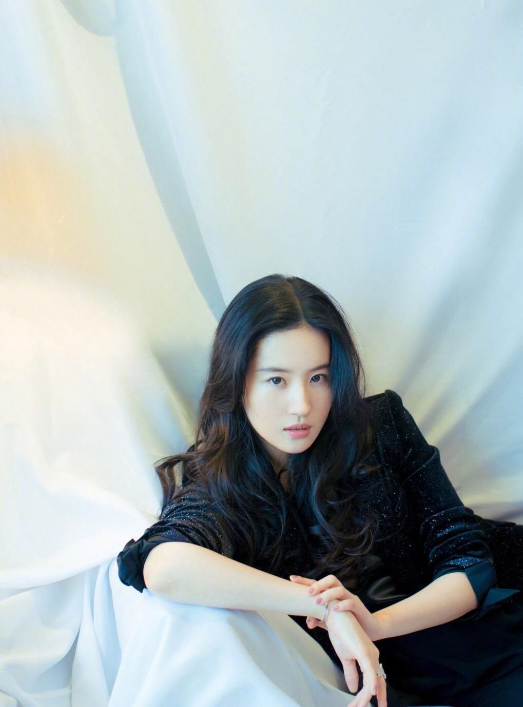 刘亦菲最新璀璨星光下的女神风采照片曝光