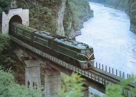 成昆铁路,铁路线的变迁与励志故事最新报道