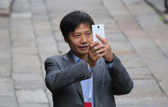 雷军最新动态揭秘,小巷深处的意外发现