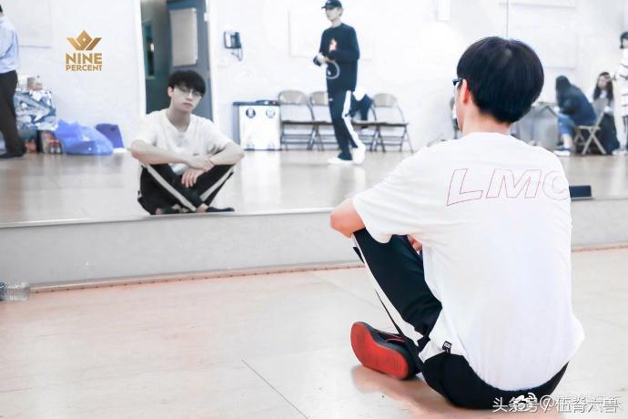 范丞丞最新照片展现变化、学习与自信的力量历程