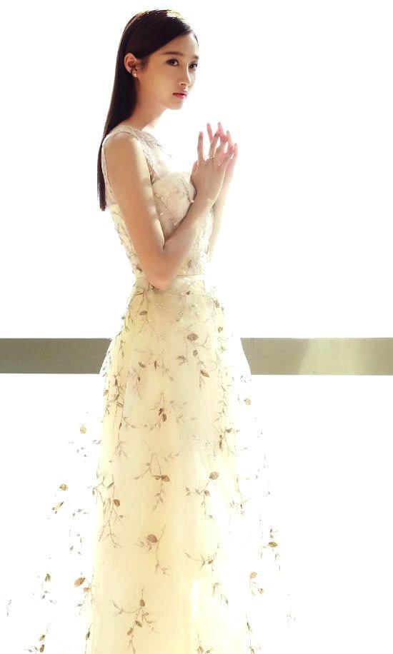 关晓彤最新时尚照片,展现多面魅力与公众形象的风采