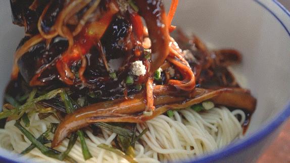 NBA最新集锦,篮球盛宴在巷弄深处与特色小店的非凡魅力